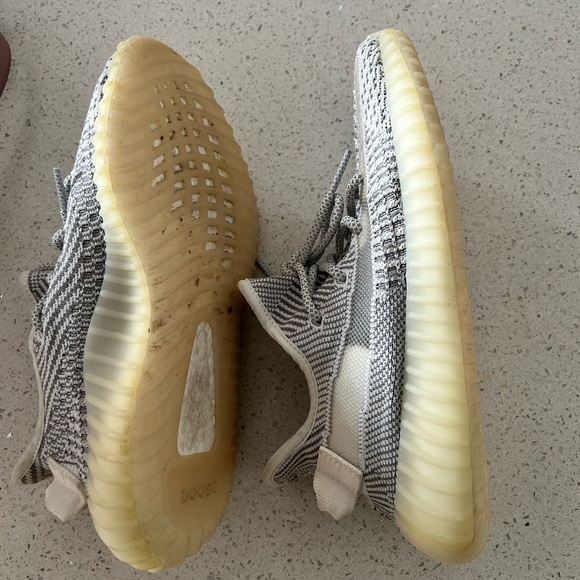 Glow in the dark Yeezy boost - men’s 6 1/2 - Picture 6 of 6